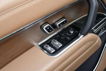 Land Rover Range Rover D350 — photo 17