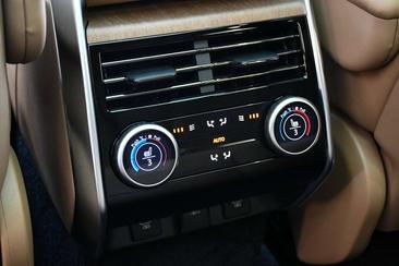Land Rover Range Rover D350 — photo 28