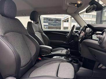 Mini 3 Portes Berline Cooper SE — photo 4