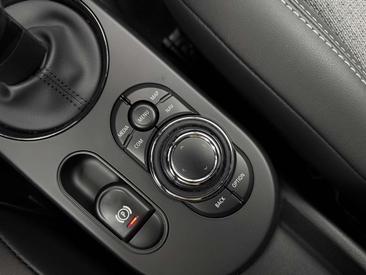 Mini 3 Portes Berline Cooper SE — photo 12