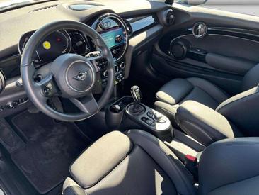 Mini 3 Portes Berline Cooper SE — photo 4