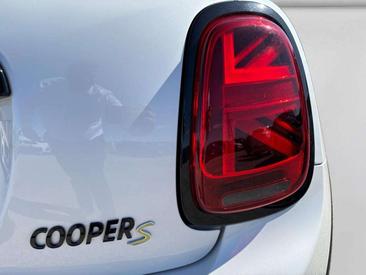 Mini 3 Portes Berline Cooper SE — photo 11