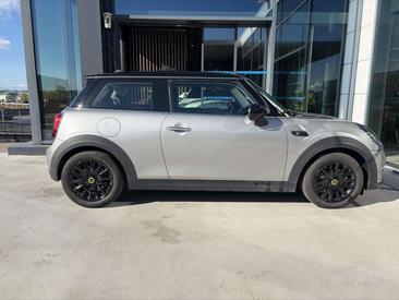 Mini 3 Portes Berline Cooper SE — photo 3