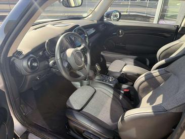 Mini 3 Portes Berline Cooper SE — photo 4