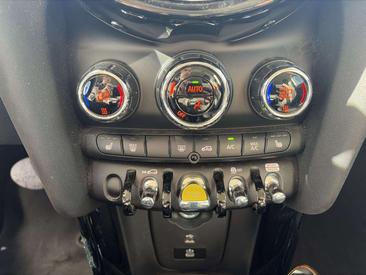 Mini 3 Portes Berline Cooper SE — photo 12