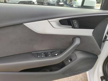 Audi A4 Avant 40 TFSI Quattro — photo 16