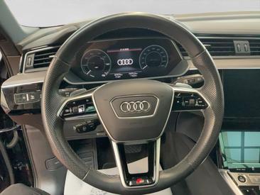 Audi E-tron 50 Quattro — photo 9