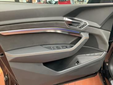 Audi E-tron 50 Quattro — photo 12