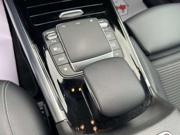 Mercedes GLA 200 — photo 9