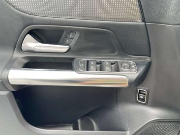 Mercedes GLA 200 — photo 11