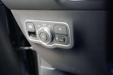 Mercedes GLB 200 — photo 9