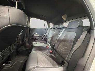 Mercedes EQA 250 — photo 12