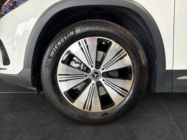 Mercedes EQA 250 — photo 13