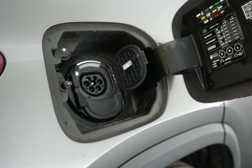 Mercedes EQA 250 — photo 23