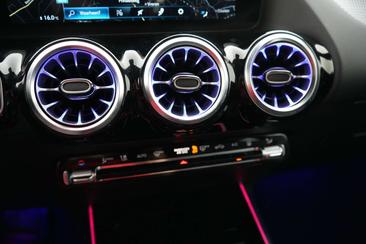 Mercedes EQA 250 — photo 25