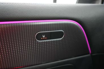 Mercedes EQA 250 — photo 26