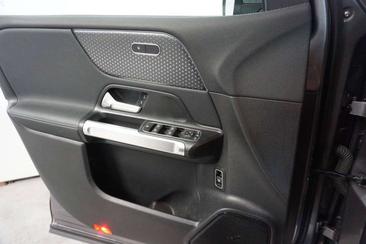 Mercedes EQB 250 — photo 9