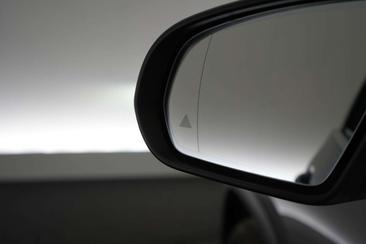 Mercedes EQA 250 — photo 28