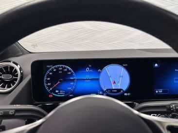 Mercedes EQA 250 — photo 20