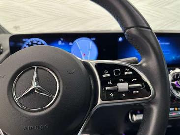 Mercedes EQA 250 — photo 22