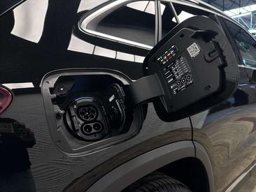 Mercedes EQA 250 — photo 16