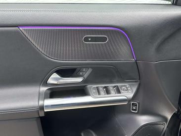 Mercedes EQA 250 — photo 18