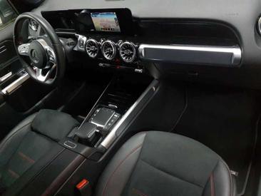 Mercedes GLB 200d — photo 8