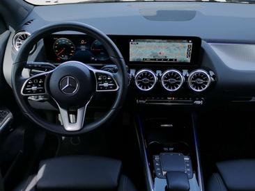 Mercedes EQA 250 — photo 9
