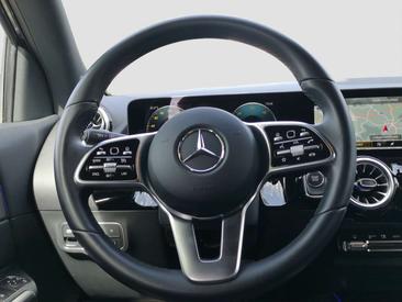 Mercedes EQA 250 — photo 10