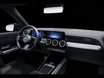 Mercedes EQB 250 — photo 11
