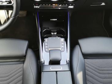 Mercedes EQA 250 — photo 13