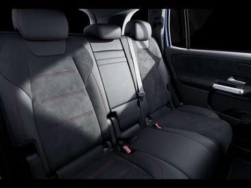 Mercedes GLB 200 — photo 10