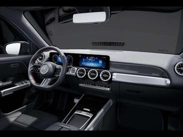Mercedes GLB 200 — photo 11