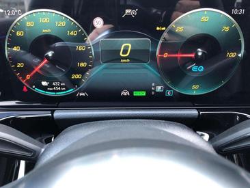 Mercedes EQA 250 — photo 10