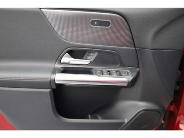 Mercedes GLA 200 — photo 10