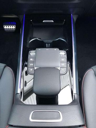 Mercedes EQA 250 — photo 16