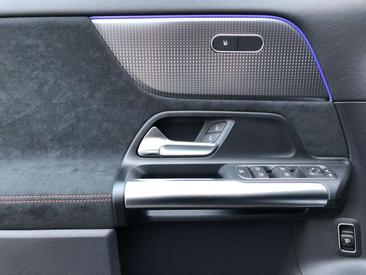 Mercedes EQA 250 — photo 18
