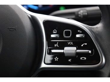 Mercedes GLA 200 — photo 19