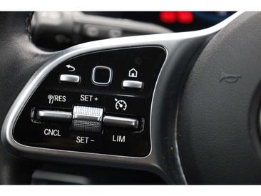 Mercedes GLA 200 — photo 20