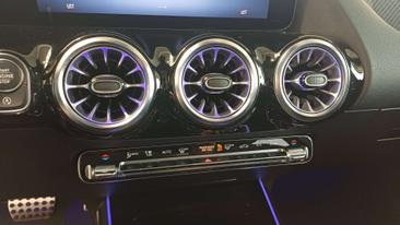 Mercedes GLA 180 — photo 24