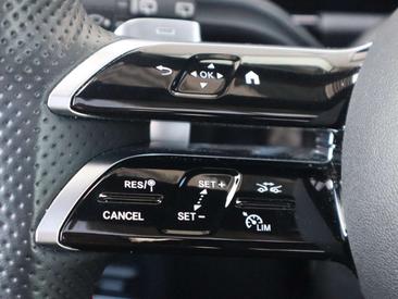 Mercedes GLA 250e — photo 18