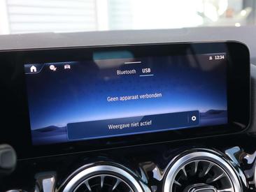 Mercedes GLA 250e — photo 25
