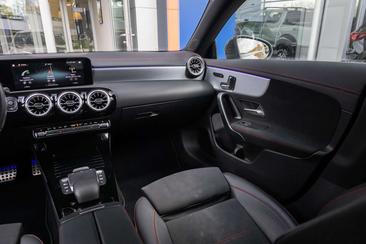 Mercedes CLA Berline 180 — photo 28