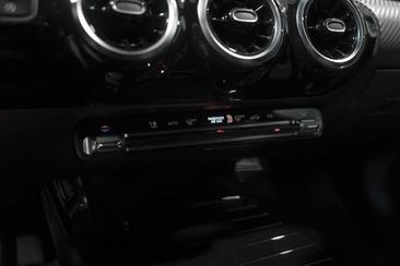Mercedes CLA 180 — photo 8