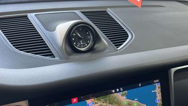Porsche Macan — photo 12
