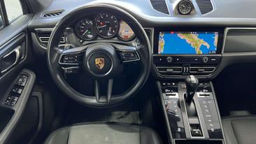 Porsche Macan — photo 14