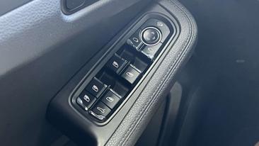 Porsche Macan — photo 16
