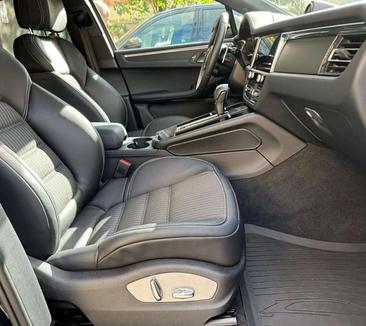 Porsche Macan — photo 8