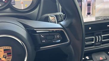 Porsche Macan — photo 17
