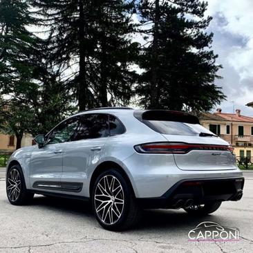 Porsche Macan — photo 7